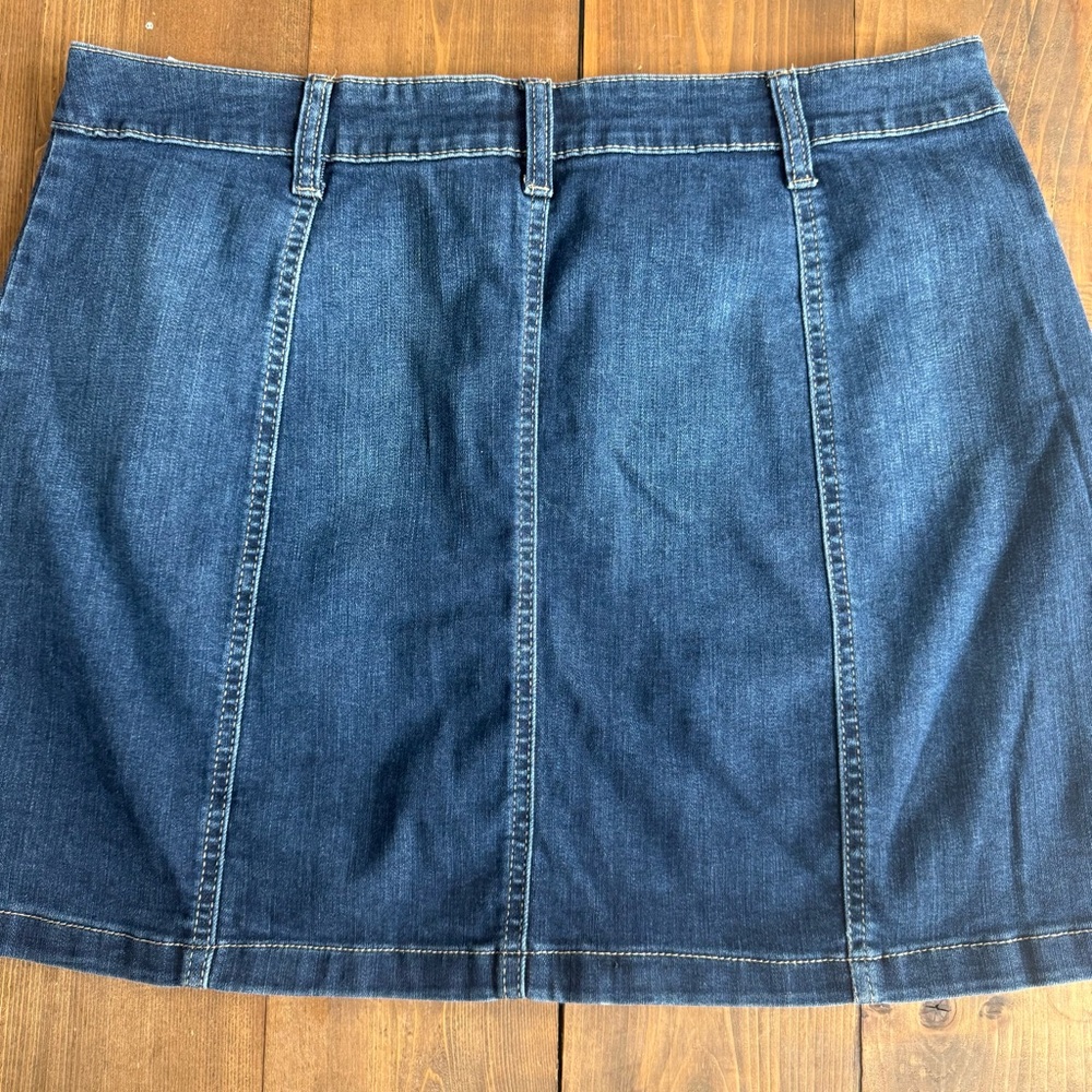 NWT SO Blue Denim Button-Up Mini Skirt - Picture 4 of 6